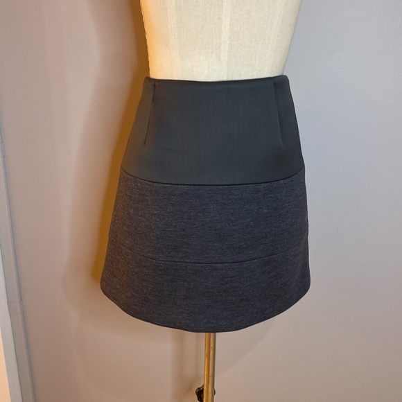 Brunello Cucinelli Size 8 Mini Skirt Black/Gray $125 OBO - Picture 4 of 9